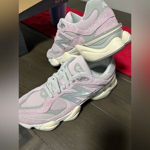 New balance shoe December sky, pink suede shoe. Men’s size 9.5 New in box